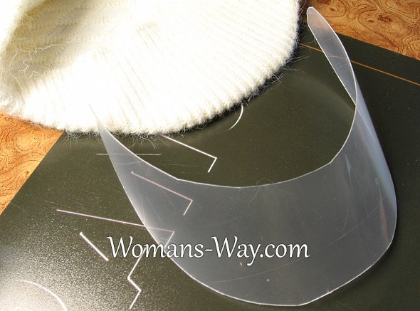Как вырезать детали выкройки женской кепки